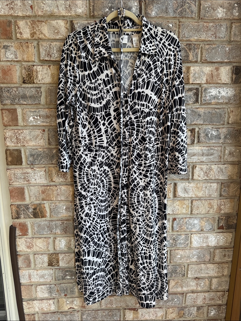 Emma James Black and White 3/4 Sleeve Spiral Print Shirt Dress